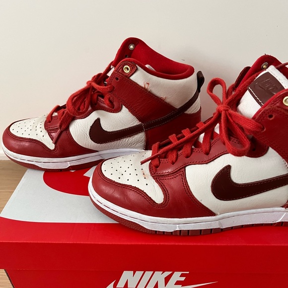 Nike Dunk High Lxx Basketball Sneaker - Picture 6 of 9